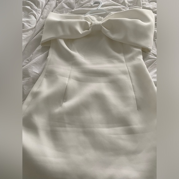 Meshki Gwyneth Off Shoulder Bow Mini Dress - White - Picture 6 of 9